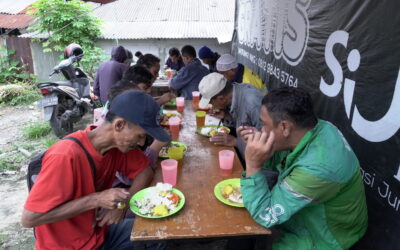 Warung Makan Sijum Depok Bagikan 150 porsi Makan Siang